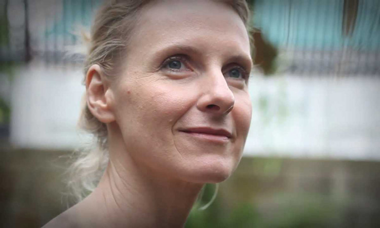 Freaking Out? Here’s 5 Ways Elizabeth Gilbert Deals with Fear