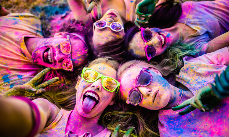 5 teenages splattered in bright colors how colors affect our moods