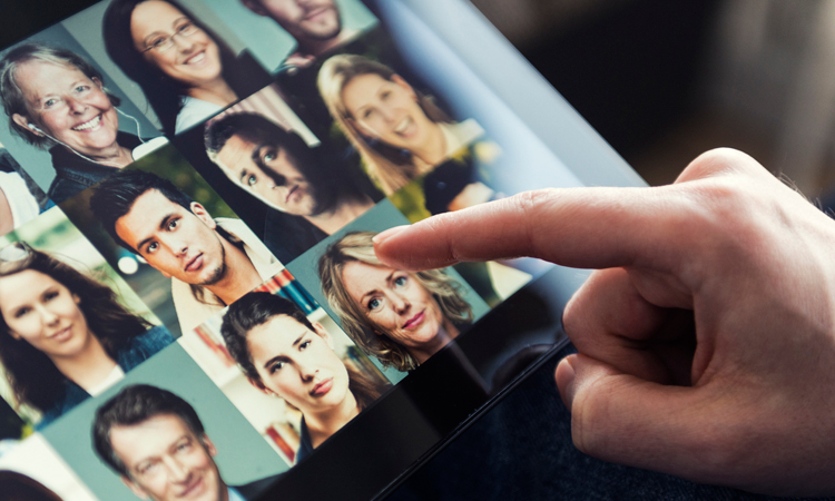 faces-on-tablet