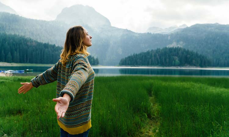 7-Ways-To-Manage-Stress-And-Keep-Your-Heart-Healthy woman outdoors