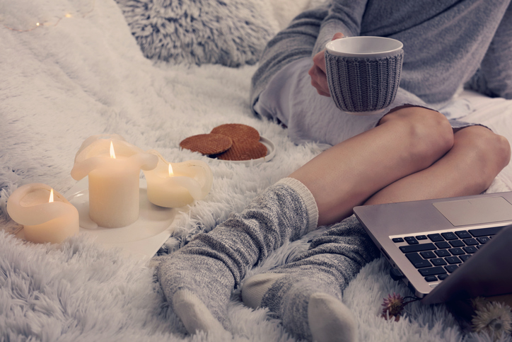 Relaxing with tea and candles for a better sleep