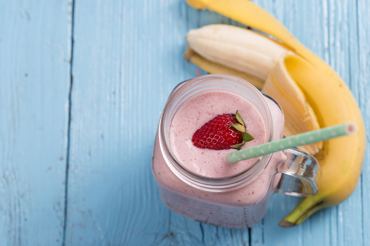 strawberry smoothie with banana probiotic and prebiotic